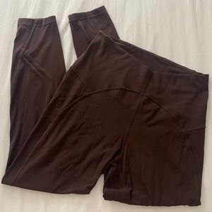Lululemon In-still high rise legging 25” size 8. Color French press.